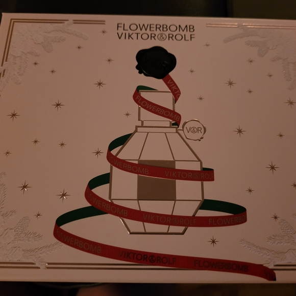 FLOWERBOMB, Christmas 2022 edition - got it as a gift - Picture 3 of 4